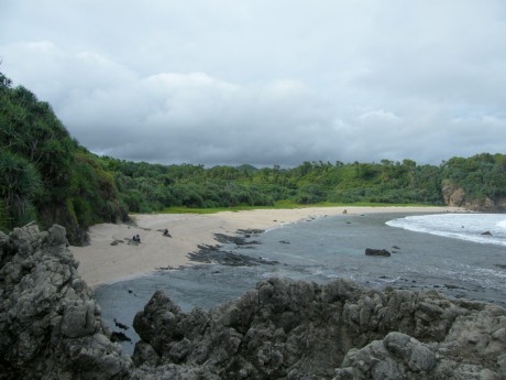 Menikmati Keindahan Pantai Jungwok Yang Tersembunyi