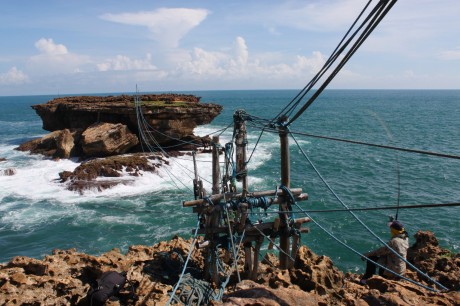 Menguji Nyali di Pantai Timang