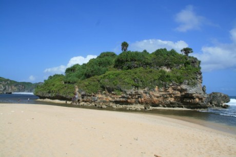 Pantai Drini Gunungkidul – Pantai Indah Yang Masih Alami