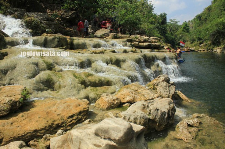 Indahnya Air Terjun Sri Gethuk Gunung Kidul