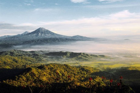 Wisata Alam Puncak Suroloyo Kulon Progo