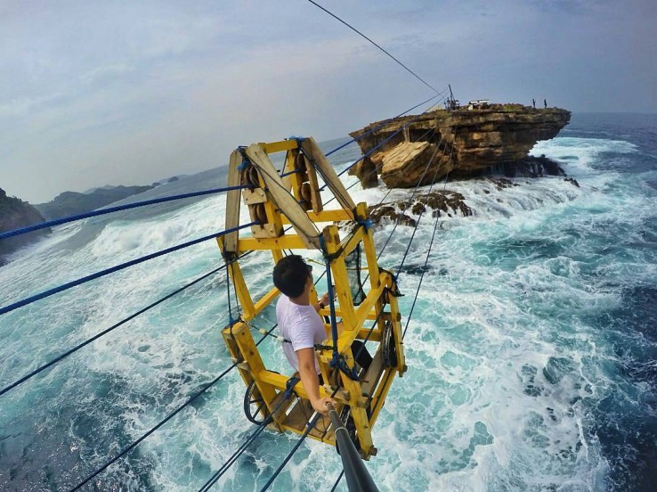 Yuk Kunjungi Pantai Timang, Yogyakarta!