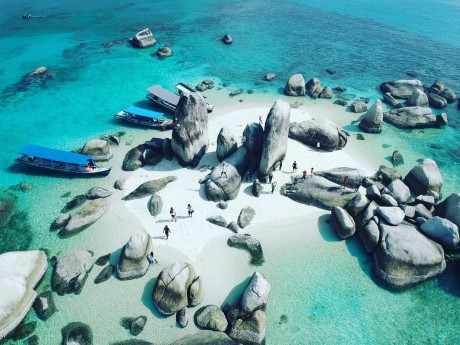 Paket Wisata Belitung Termasuk Tiket Pesawat