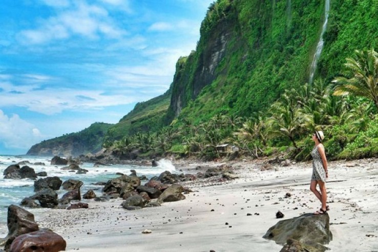 Panorama Elok Pantai Menganti Kebumen yang Instagrammable