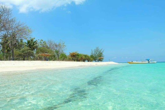 Paket Wisata Gili Labak 1 Hari Joglo Wisata