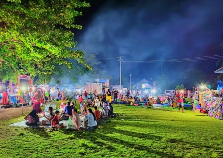 Berburu Kuliner dan Souvenir di Alun-alun Karimunjawa