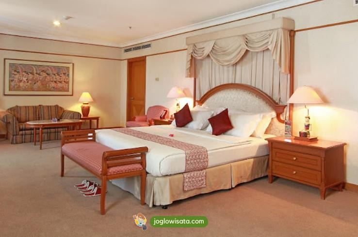 Pilih yang Mana? Hotel Bintang 5 di Solo ini Punya Fasilitas Keren