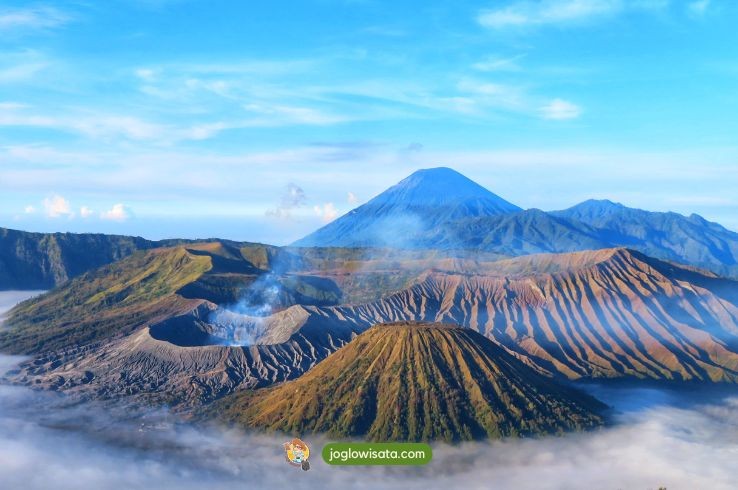 Bukit Kingkong atau Bukit Kedaluh Bromo, Mana Lebih Baik?