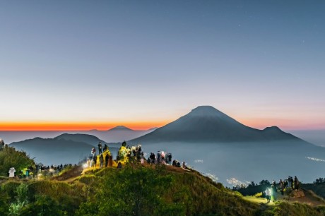 Menikmati Golden Sunrise di Sikunir Dieng