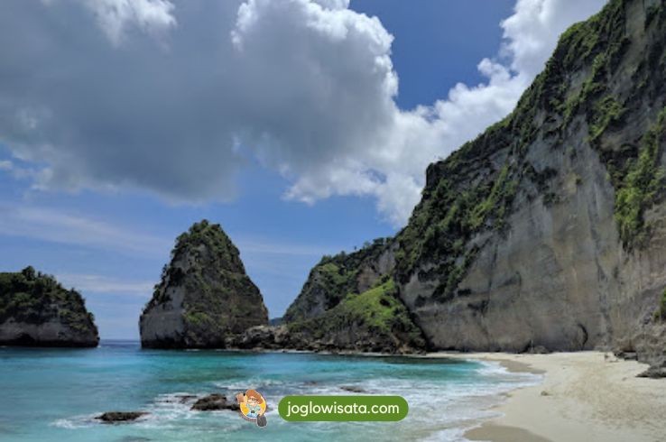 Atuh Beach Nusa Penida, Keindahan Alam yang Masih Tersembunyi