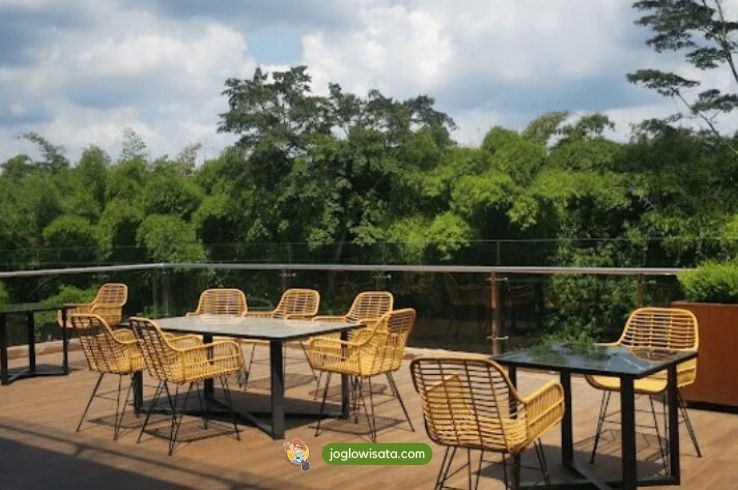 Isvara Riverside, Tempat Makan Estetik dengan Nuansa Alam yang Syahdu