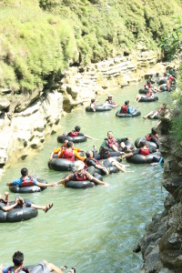 River Tubing Kali Oyo