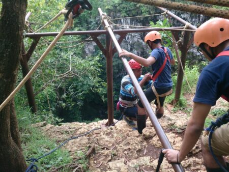 proses turun goa jomblang