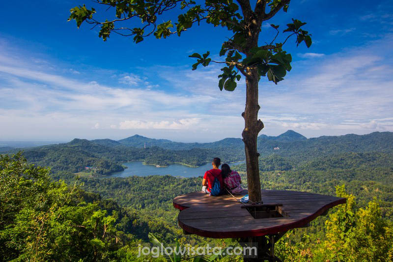 Mendadak Puitis Di Kalibiru yang Romantis