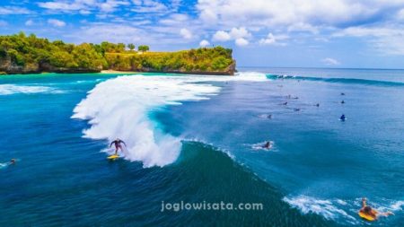 Balangan Beach Surfing, Bali