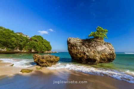 Pantai Padang Padang, Bali