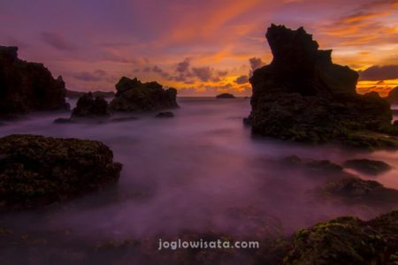 Pantai Watu Lumbung Sunset