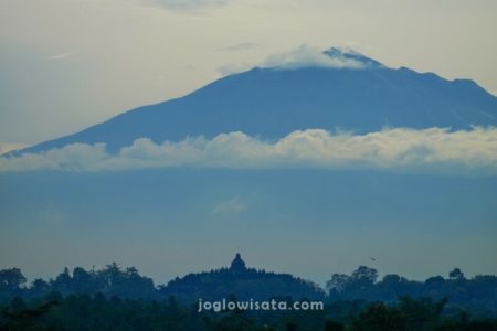 Candi Borobudur - Gunung Merbabu