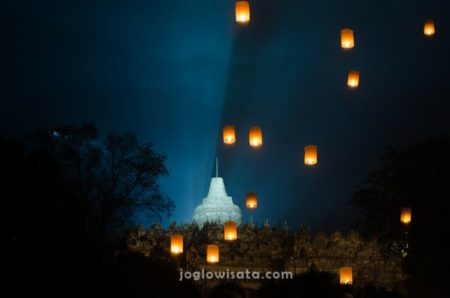 Waisak di Candi Borobudur