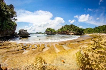 Pantai Bengkung Malang