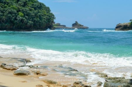 Pantai Kondang Merak Malang