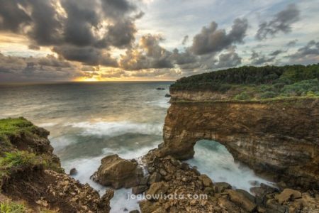 Pantai Karang Bolong Sunset, Pacitan