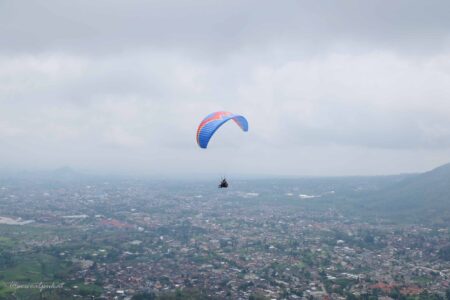 Bukit Paralayang Omah Kayu Batu_joglo wisata