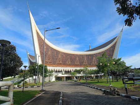 Masjid-Raya-Sumbar-joglo-wisata