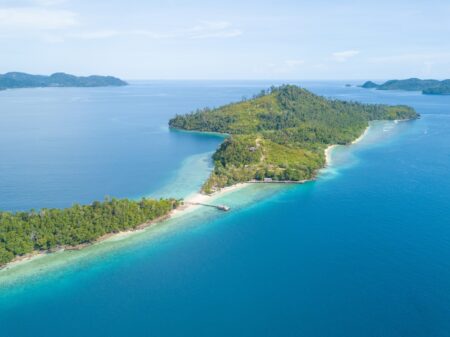 Pulau-Pamutusan-joglo-wisata