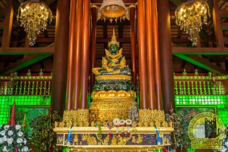 Wat Phra Kaew joglo wisata