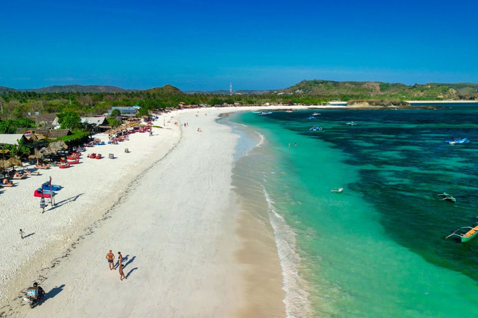 Keindahan pantai Tanjung Aan Lombok