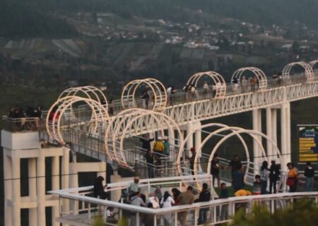 Jembatan Kaca Kemuning