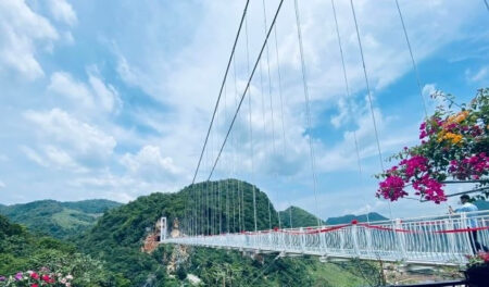 glass-bridge-moc-chau