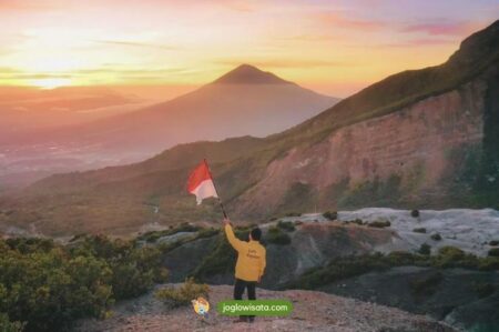 Trekking di Gunung Papandayan