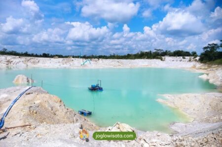 Danau Kaolin Belitung, Jelajahi Surga Tersembunyi di Pulau Belitung