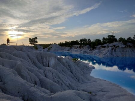 pemandangan danau kaolin bangka