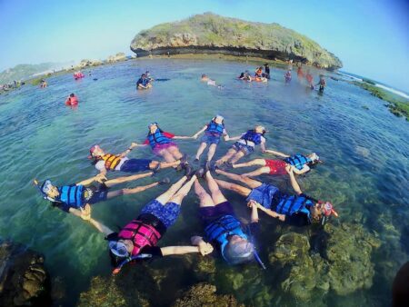 snorkeling pantai Slili