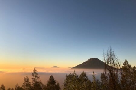 Golden Sunrise Bukit Sikunir Dieng