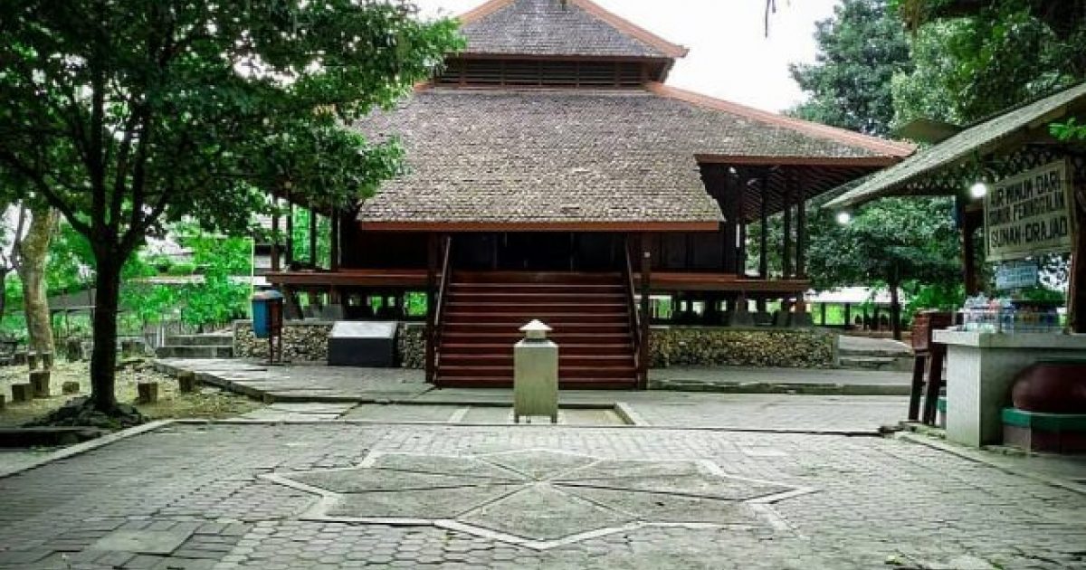 Makam Sunan Drajat Lamongan