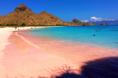 Pink Beach Labuan Bajo