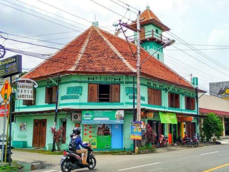 Wisata di Kampung Batik Laweyan