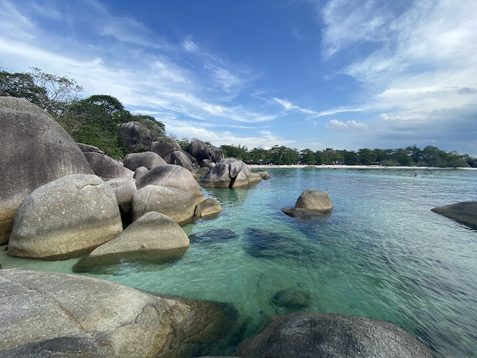 pantai laskar pelangi