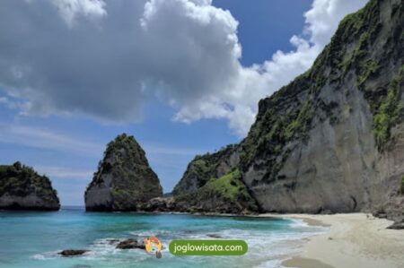 Atuh Beach Nusa Penida, Keindahan Alam yang Masih Tersembunyi