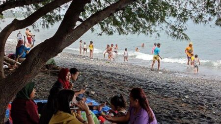 Suasana pantai Watu Dodol Banyuwangi