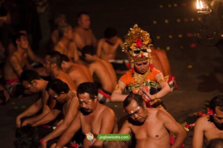 Biar Makin Seru! Ini 7 Tips Nonton Tari Kecak di Pantai Melasti