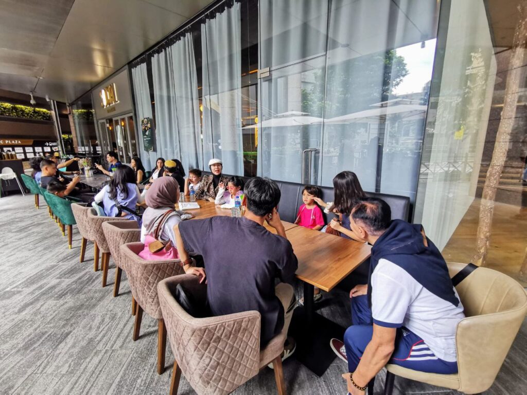 Tamu Paket Wisata Singapore Joglo Wisata
