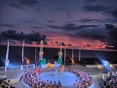 suasana-tari-kecak-pantai-melasti