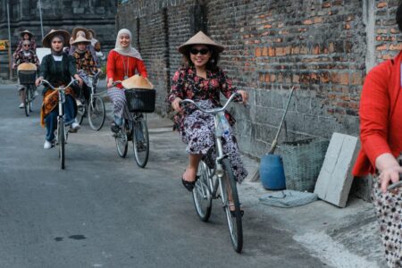 tamu joglo wisata bersepeda