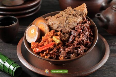 Gudeg Sagan Jogja, Kuliner Pas Buat Lidah yang Nggak Suka Manis