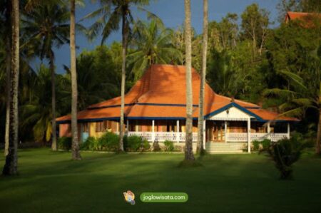 Plus Minus Memilih Hotel di Pacitan Dekat Pantai, Jangan Asal Booking!